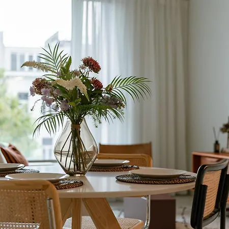 Huswell - Charming With Terrace In Apartment