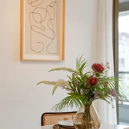 Huswell - Charming With Terrace In